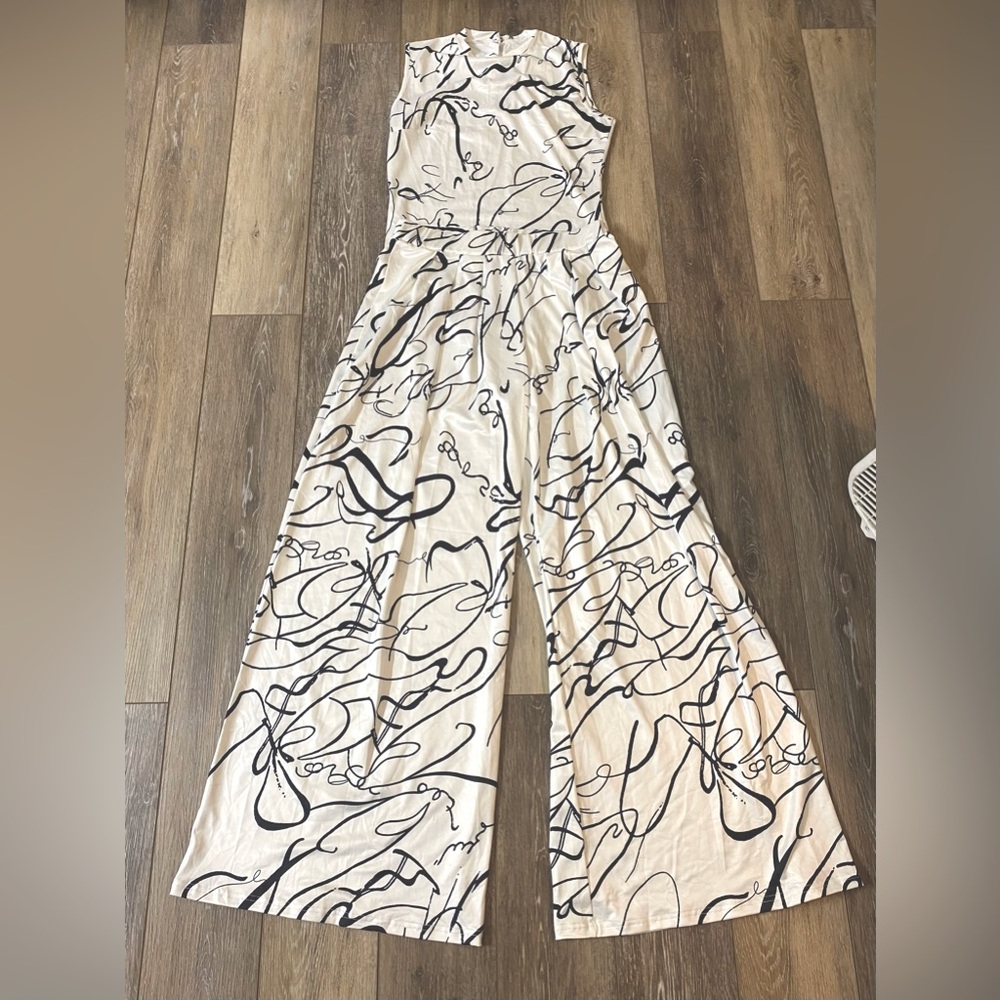 NWOT Elegant White and Black Jumpsuit size XL
